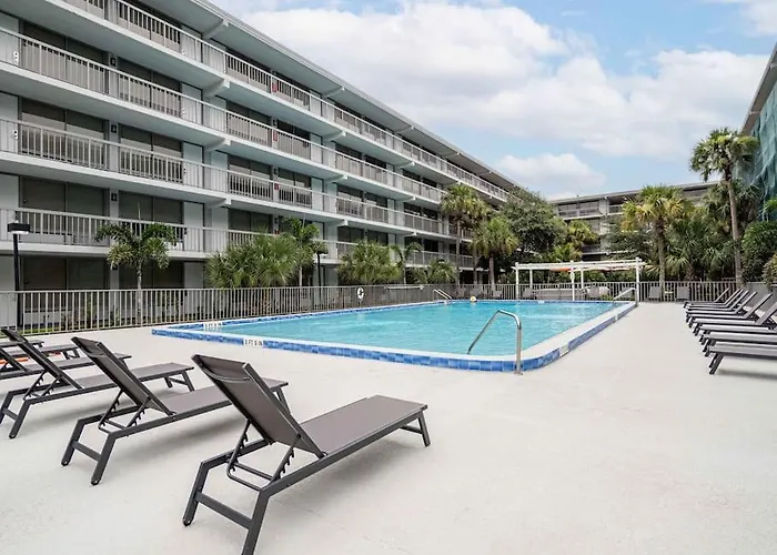 Orlando 1Br Condo With Lake View & Minutes To Disney